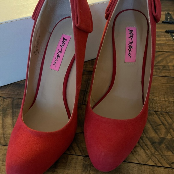 Red wedge heels - Picture 3 of 6